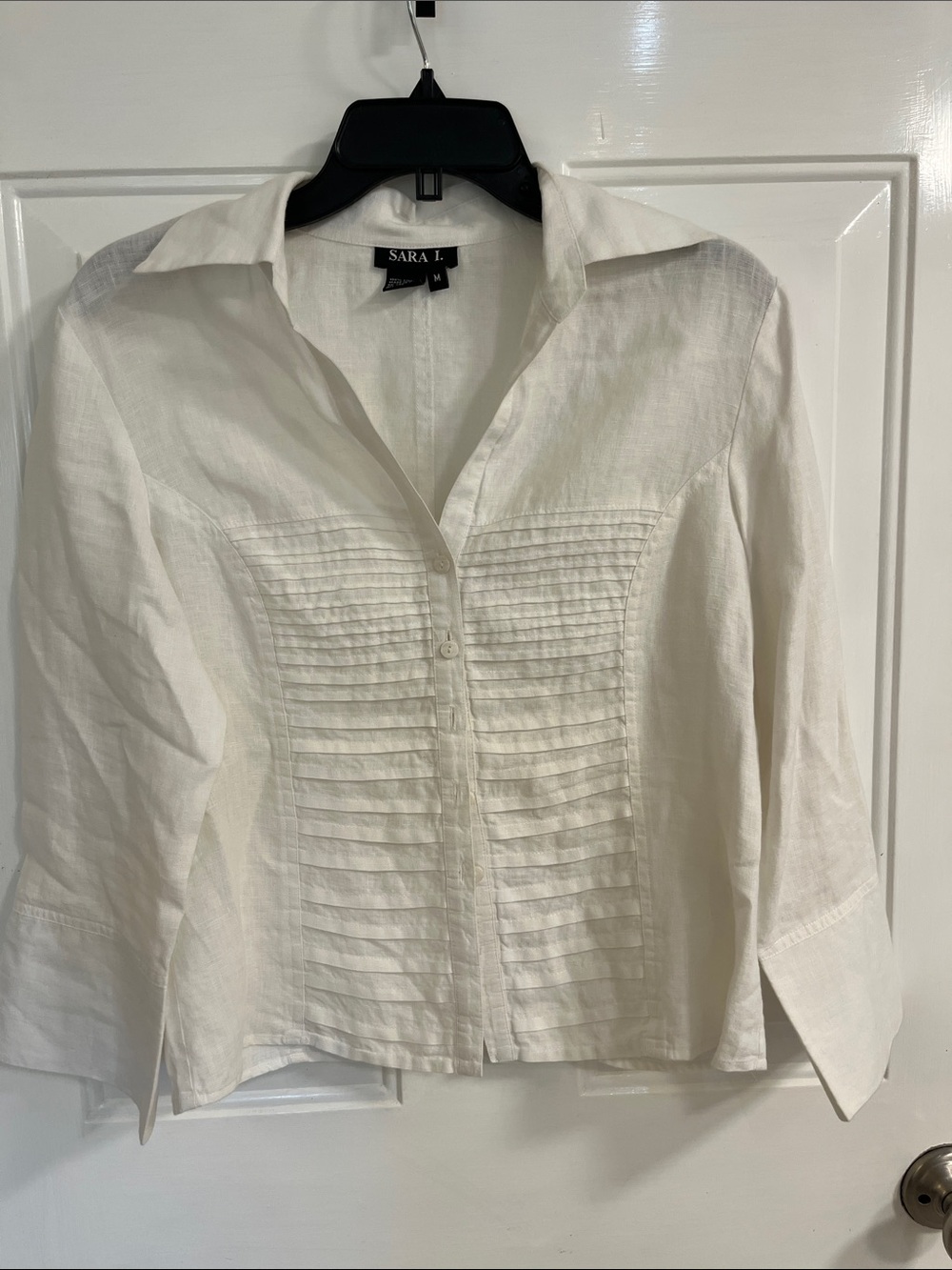 White linen tuxedo style blouse. Size medium.